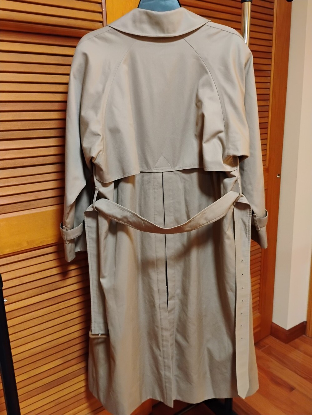 Vintage Burberry Tan Single-Breasted Trench Coat - Picture 2 of 12